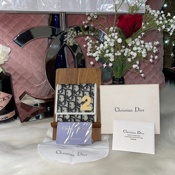 Authentic CHRISTIAN DIOR #2 NAVY BLUE & CREAM BIFOLD SNAP WALLET WITH BOX - Picture 1 of 12